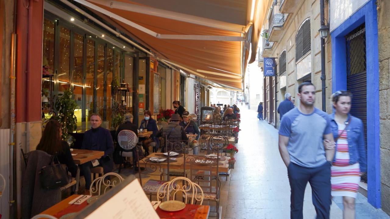 Stylish & Spacious Family Apartment Near Beach & Vibrant Historic Market Alicante Bagian luar foto