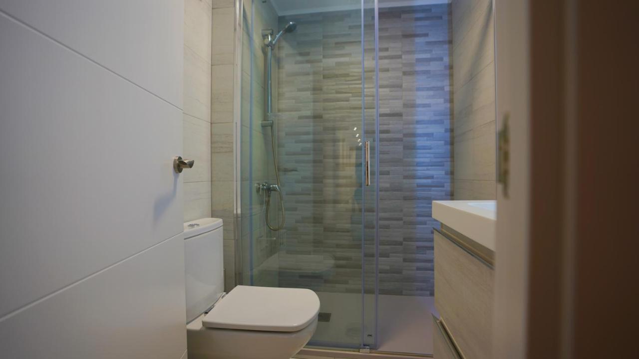 Stylish & Spacious Family Apartment Near Beach & Vibrant Historic Market Alicante Bagian luar foto