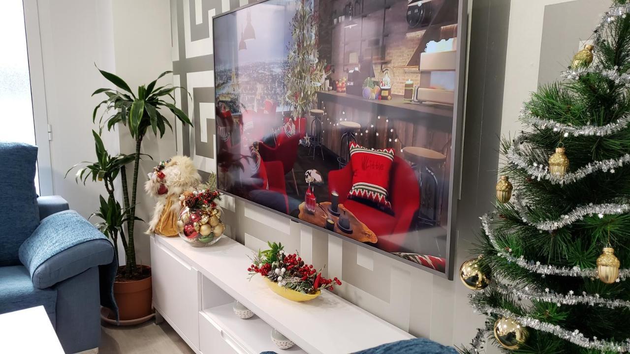 Stylish & Spacious Family Apartment Near Beach & Vibrant Historic Market Alicante Bagian luar foto