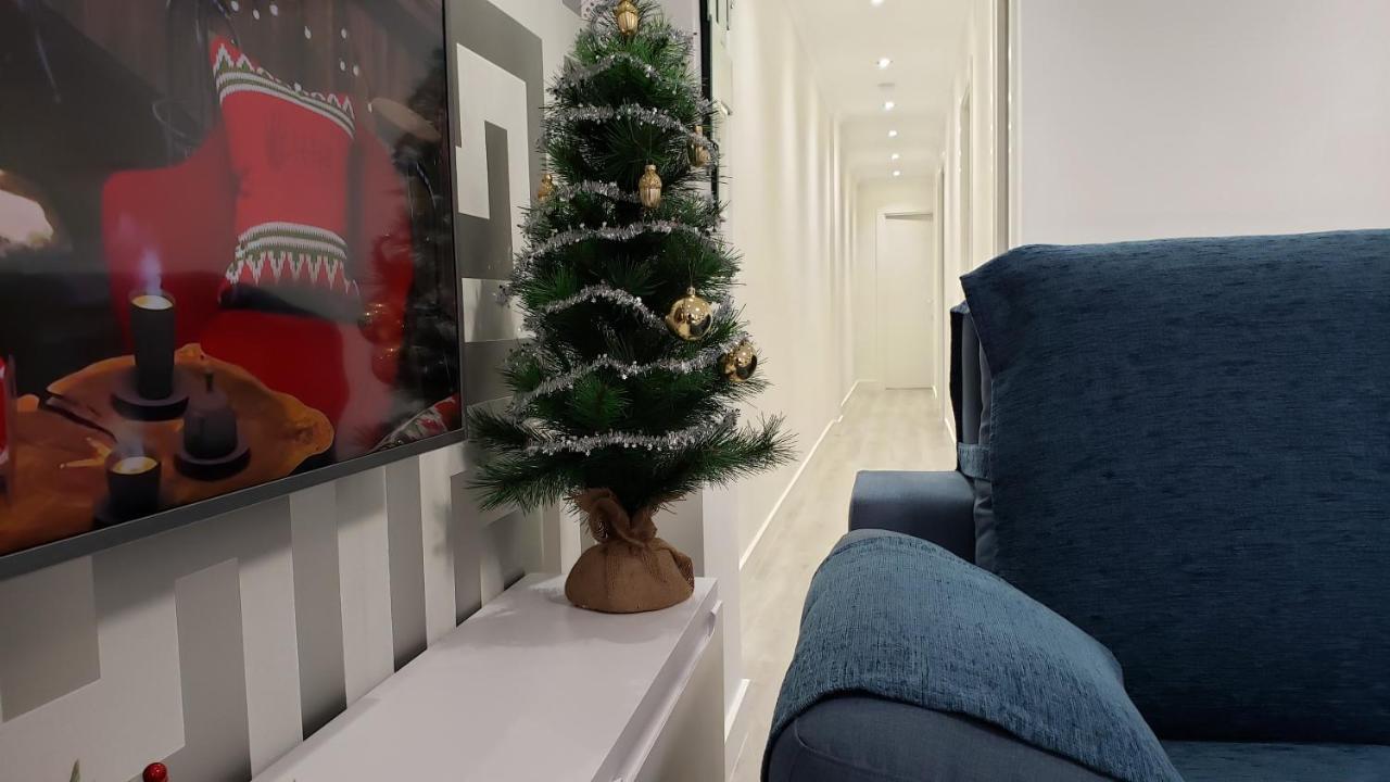 Stylish & Spacious Family Apartment Near Beach & Vibrant Historic Market Alicante Bagian luar foto